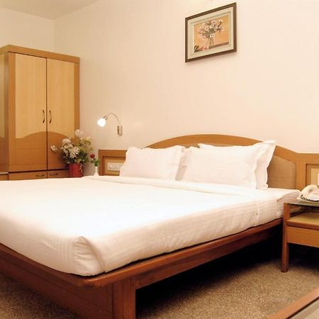 The Ambience Hotel Pune Room photo